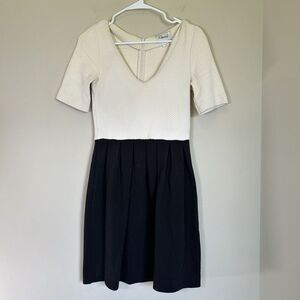 GANNI Women's Half Sleeve V Neck White & Black Fit to Flare Textured Dress sz S